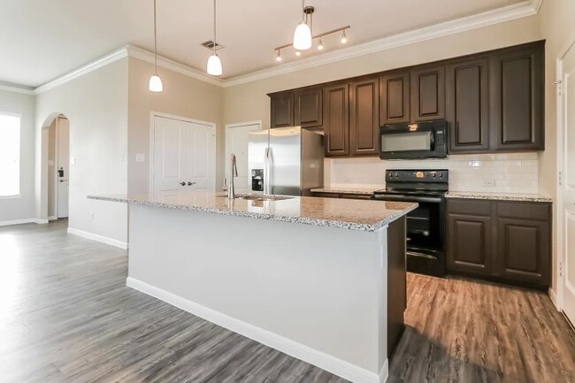 Photo - 1538 Lakeland Cir