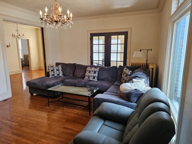 Building Photo - 508 Maple Ave Unit First Floor