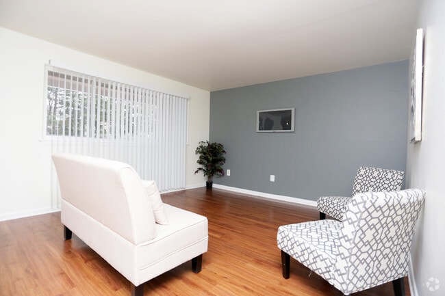 Photo - Holly Lane Apartments