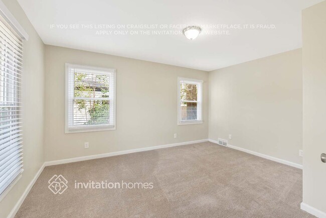 Building Photo - 3332 Bonneville Dr