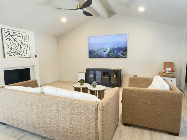 Building Photo - 366 S Haskell Dr Rental