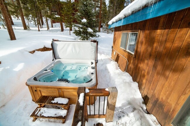Photo - Cabin on Peak 7! 2bed plus loft!  Hot tub!