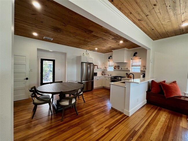 Photo - 2468 Gruene Rd