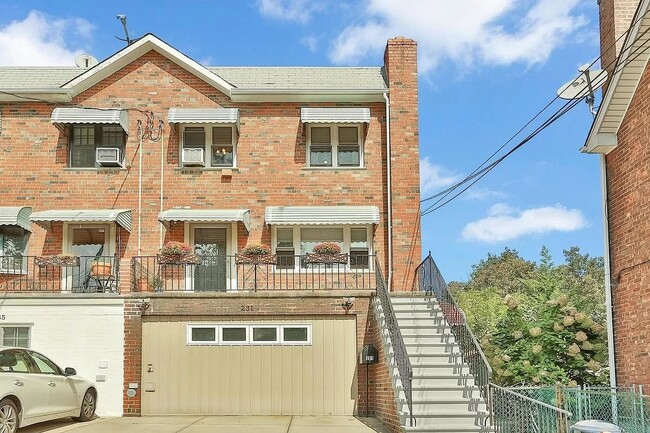 Photo - 231 W 256th St Unit Floor1