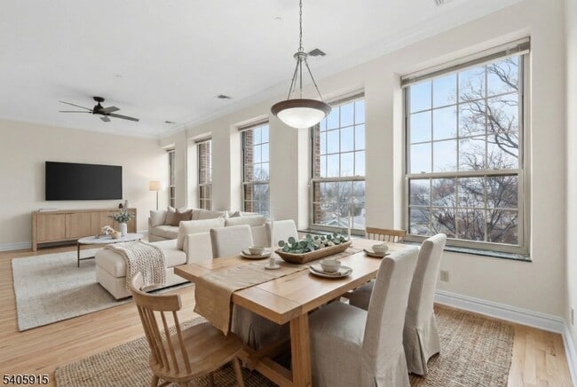 Building Photo - 33 Forest Ave Unit E1