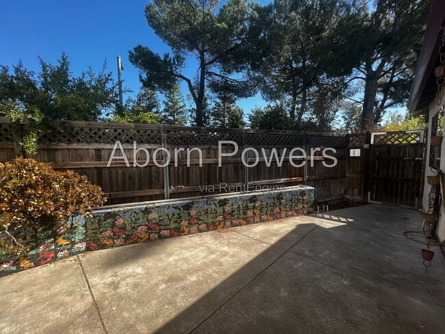 2417 Oakenshield Rd Unidad 8