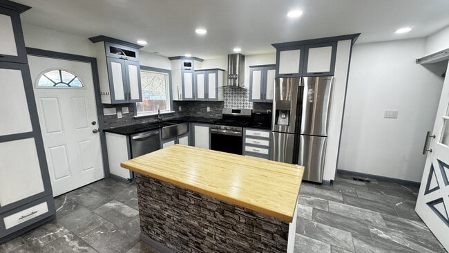 Photo - 1021 Shirley Dr