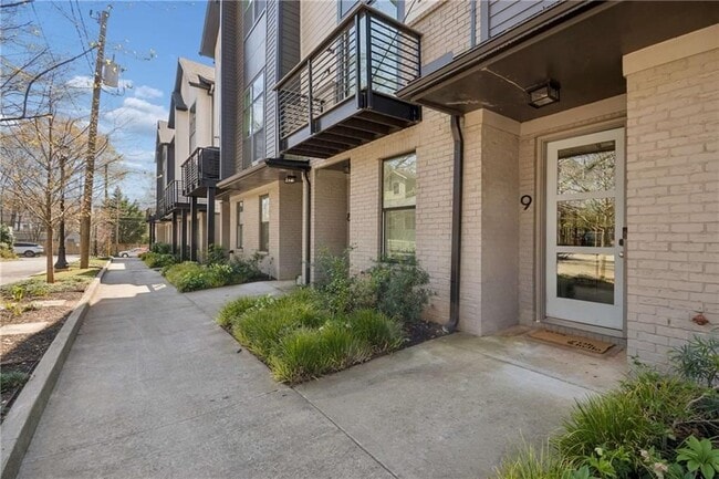 Photo - 1350 May Ave SE