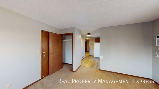 Photo - Move In by January 15 & Get ONE MONTH FREE Unit 4