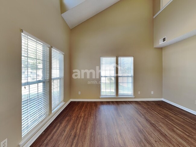 Photo - 2206 Coatsdale Ln