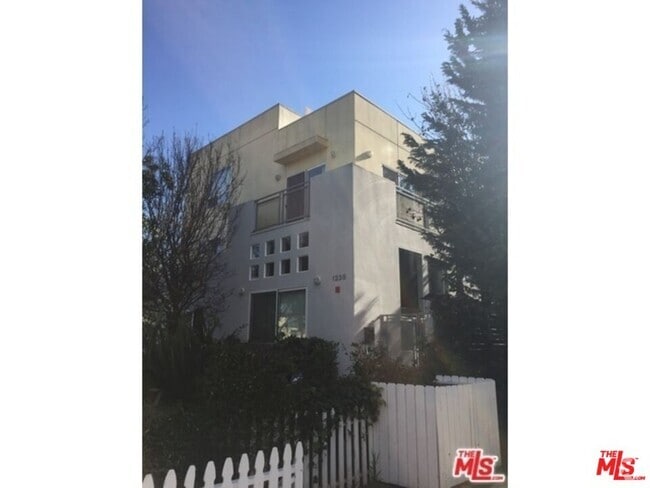 Building Photo - 1238 22nd St Rental