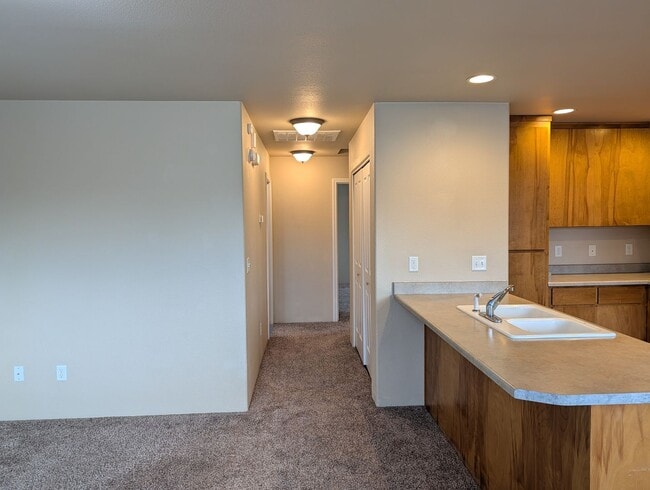 Photo - Clean and Upstairs 2 Bed, 2 Bath Apartment in East Medford – Juniper Ridge