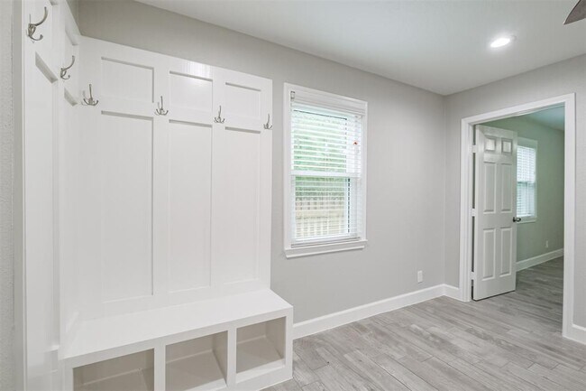 Photo - 6816 Hwy 35 Bypass