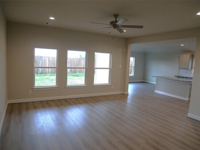 Photo - 1621 La Delle St