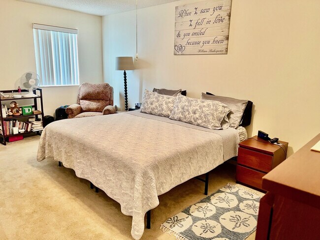 Photo - 7831 Granville Dr Unidad 203