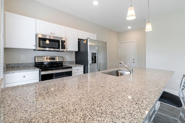 Photo - 611 S State St