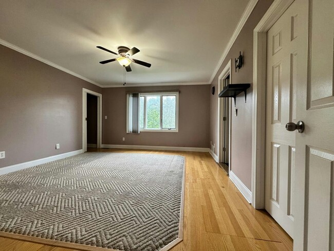 Building Photo - 25392 Surrey Ln Rental