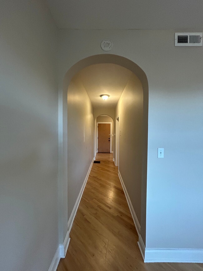 Photo - 894 Green Bay Rd