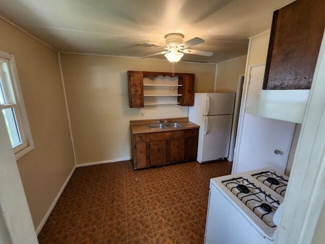 Photo - 1088 Eastview Dr