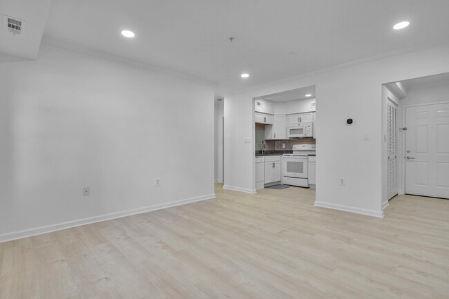 Photo - 3609 38th St NW Unidad 208