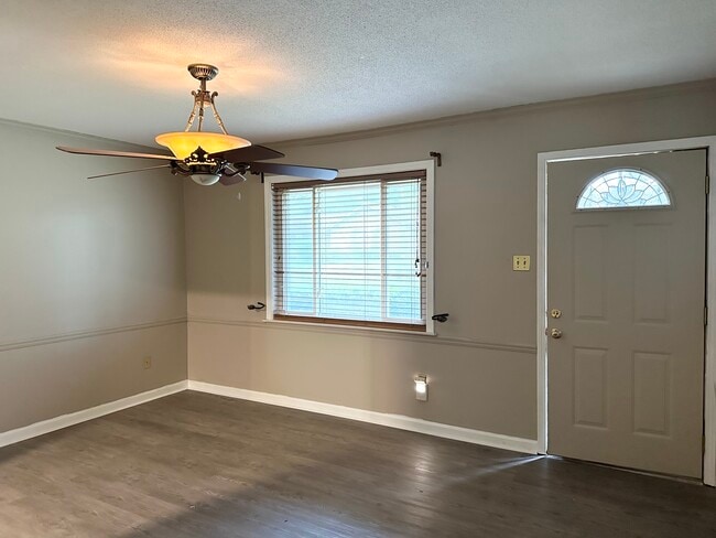 Photo - 2745 Satellite St