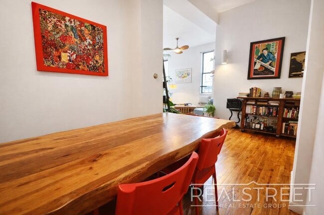 Photo - Designer Loft | 2 Bed / 2 Bath | ~1,000 SF | 12’ Wood Ceilings | Prime Prospect Heights Unidad 1A