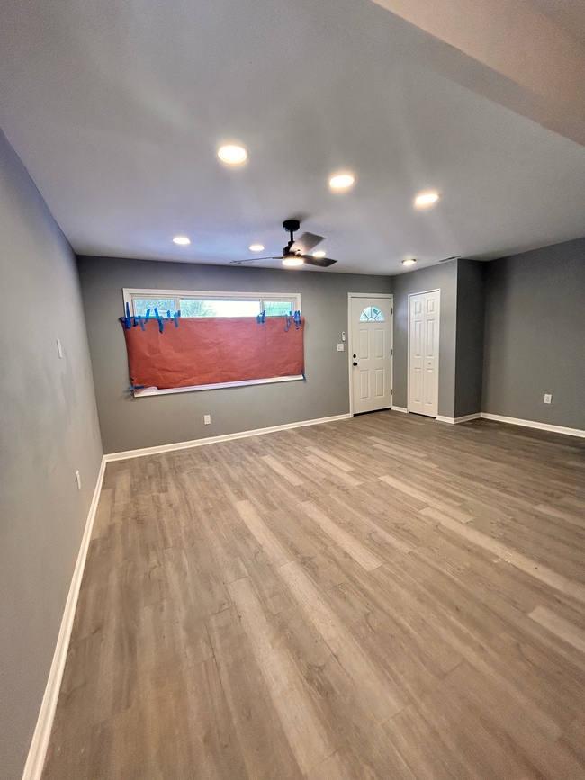 Photo - 2025 Central Dr