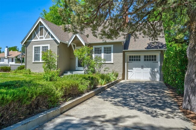 Photo - Live on Historic Park Avenue in this 2 Bed 1.5 Bath Single Family Home!