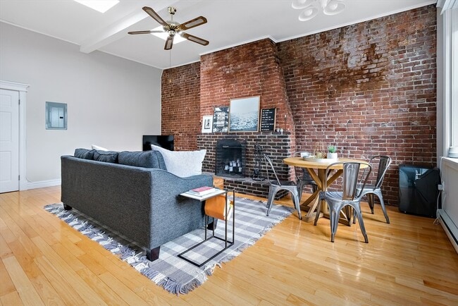 Photo - 127 Marlborough St Unidad 5