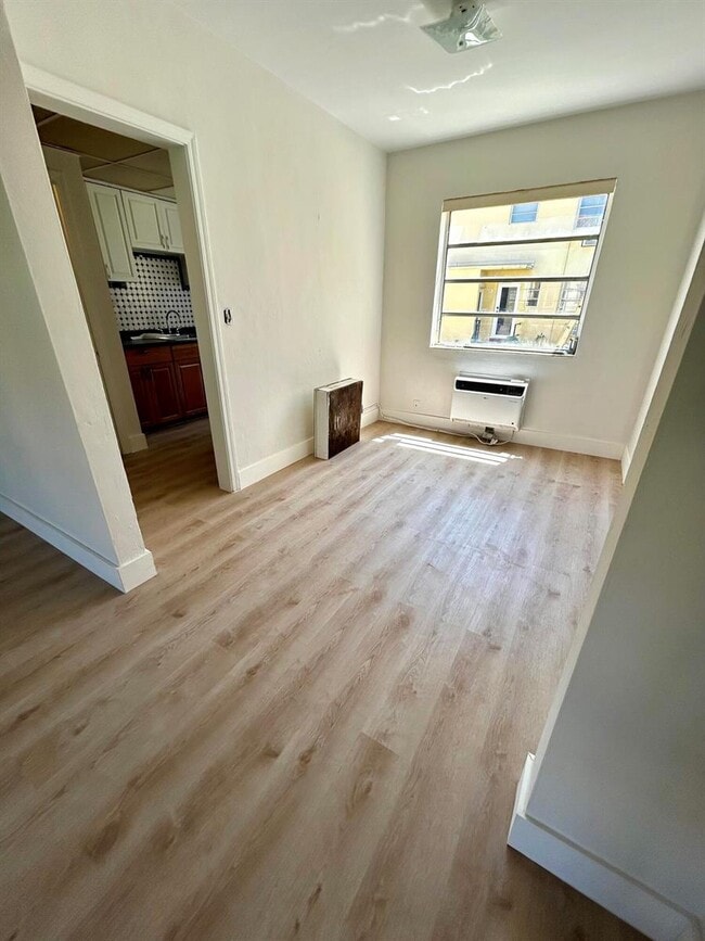 Photo - 631 SW 11th St Unit 1W