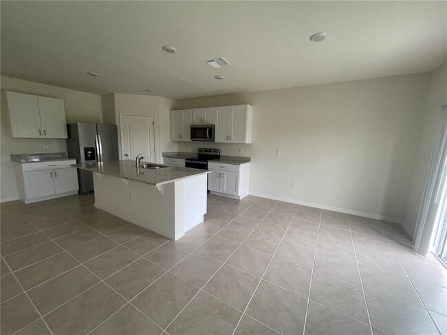 Photo - 498 Baroness Way