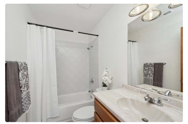 Photo - 204 Elmhurst Ct Unidad Cozy Condo-furnished