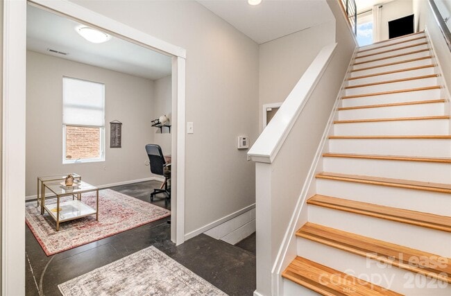 Photo - 925 Westbrook Dr