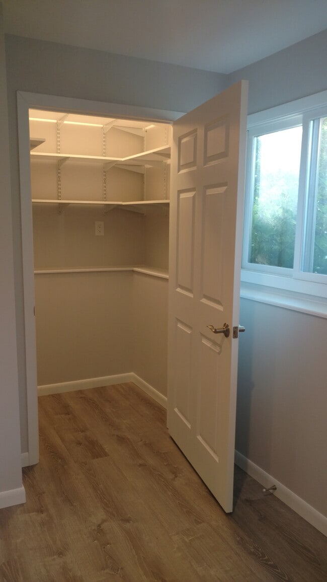 Photo - 1556 Hillview Rd Unidad Lower level