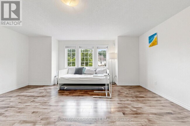 Photo - 110 Activa Ave