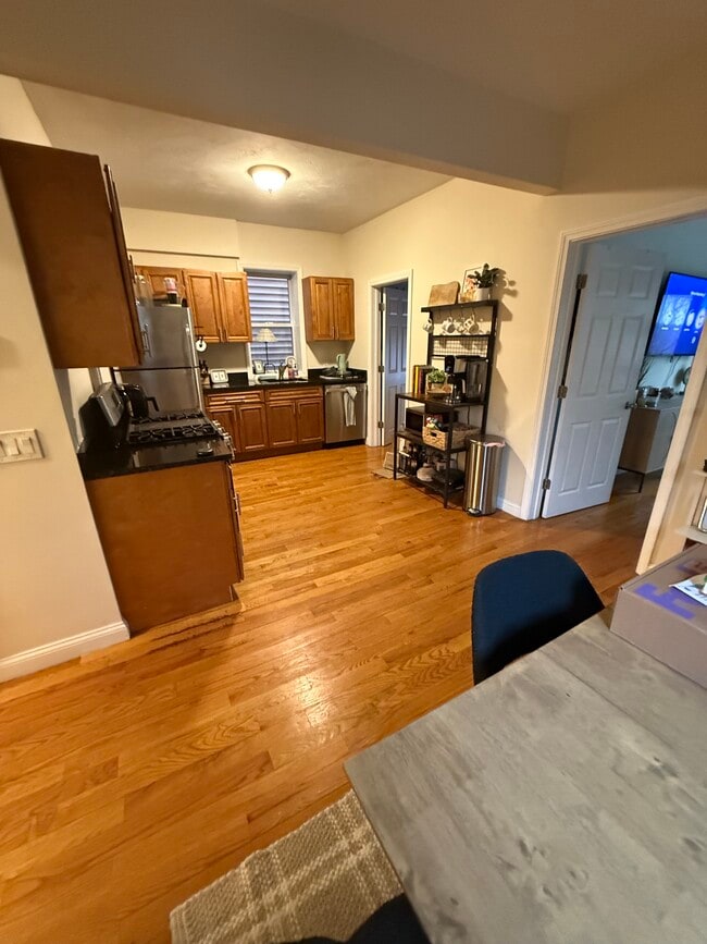 Building Photo - 58 Medford St Unit 1 Rental