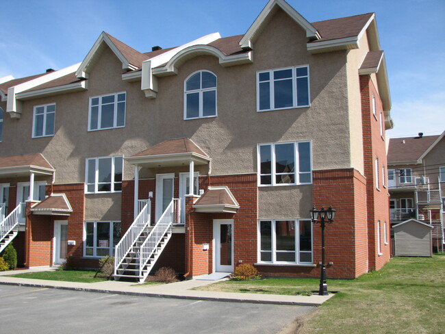 Building Photo - 934 Rue Normont Unit 934