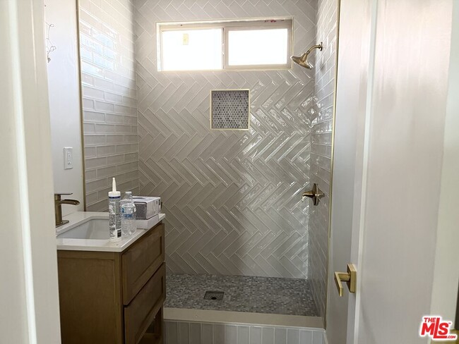 Photo - 1336 W 37th Dr Unidad #3