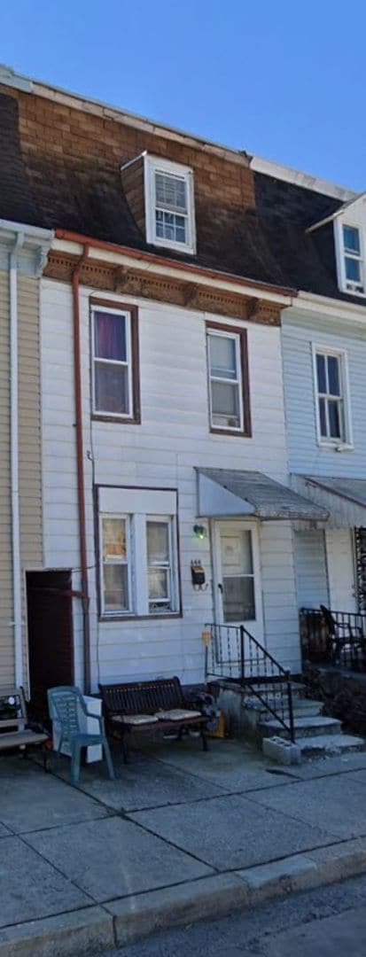 Building Photo - Coming Soon! 3 Bedroom, 1 Bath Home in Yor...