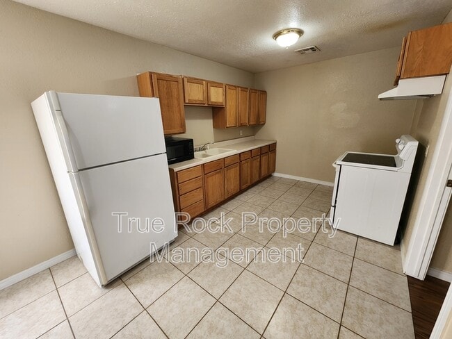 Photo - 218 E 14th St