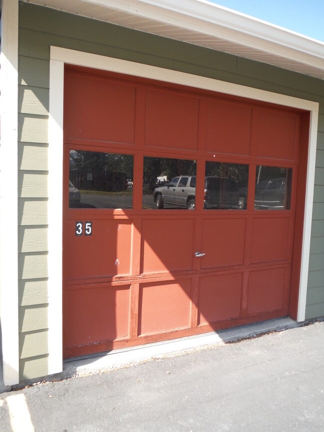 Photo - Cute 3 Bedroom Condo w/ Bonus Room - Walki...