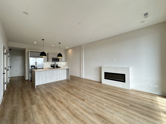 Building Photo - 3215 N Narragansett Ave Unit J04P