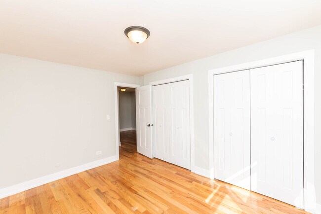 454 W Barry Ave