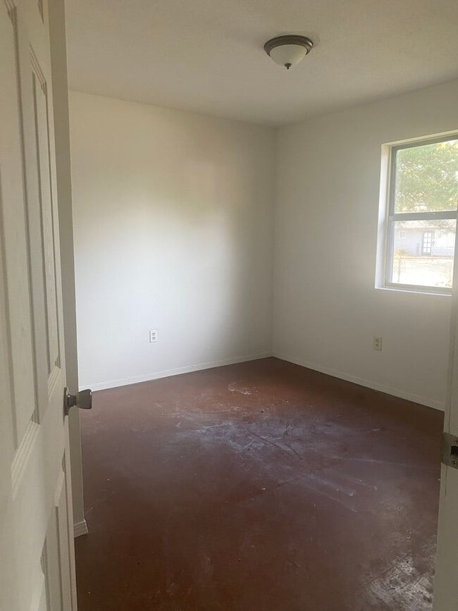 Photo - LIMITED TIME**NO APPLICATION FEE**1/2 OFF ...