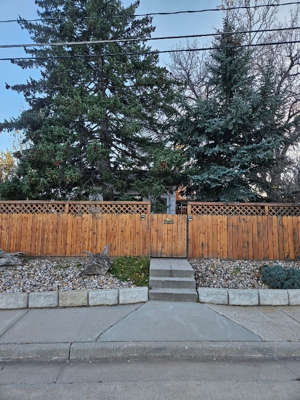 Building Photo - 2038 W Sherman St