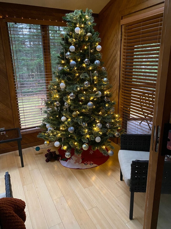 Building Photo - 140 Paquette Cir