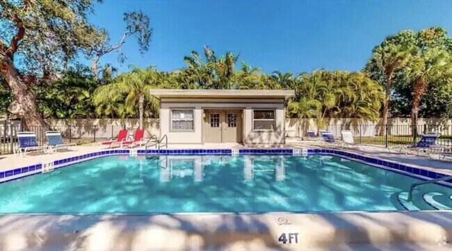 Building Photo - Charming 2/2 Seasonal Rental in Sarasota –... Unit 103A