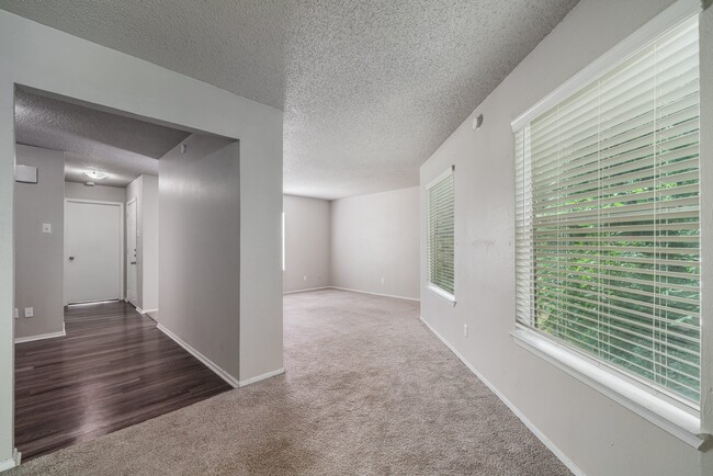Shadow Ridge - Shadow Ridge Apartments