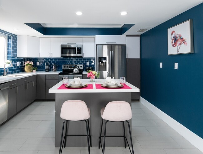 Photo - 940 W 81st Rd