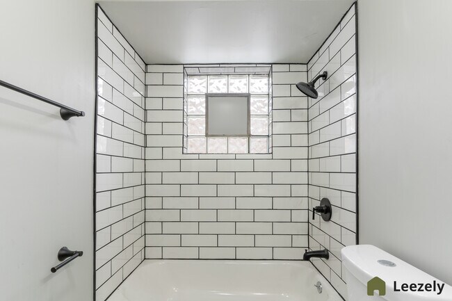 Photo - 2457 W 69th St Unidad 6905 - 2S 2nd Floor